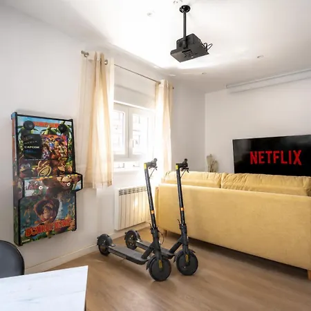 Lujo 8 Pax Proyector, Maquina Arcade Y Parking Lägenhet Oviedo