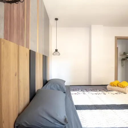 Lujo 8 Pax Proyector, Maquina Arcade Y Parking Oviedo